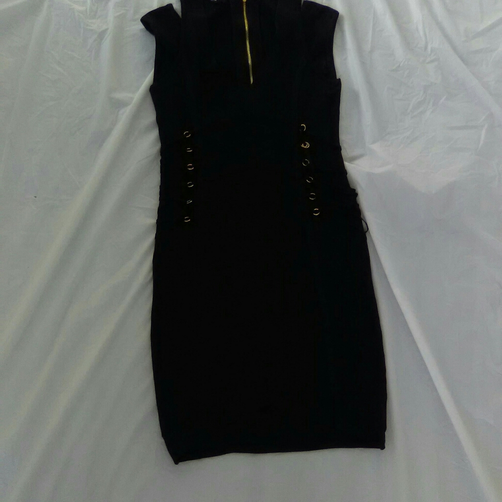 💖💗💞 bebe black cold shoulder mini dress